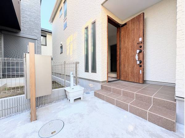 スタイリッシュな玄関スペース