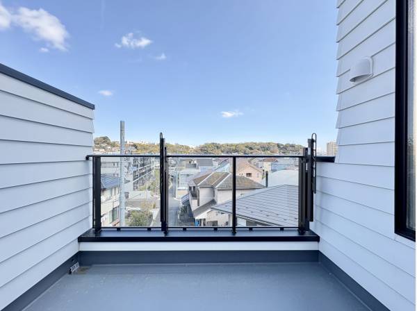 バルコニーからの抜け感のある眺望