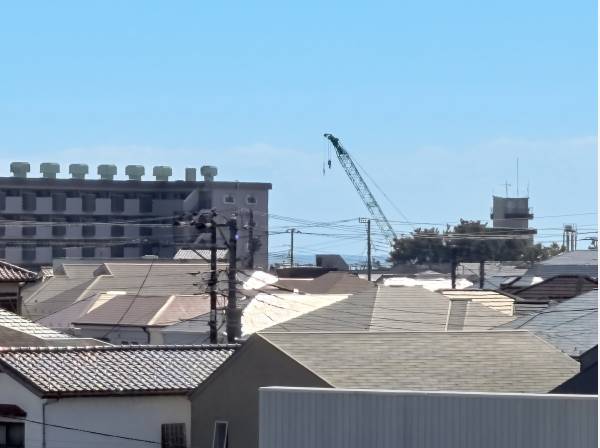 バルコニーから海が少し見えます！