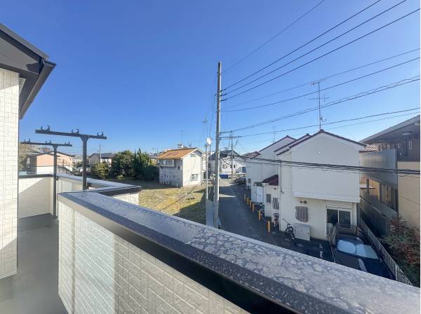 大きな寝具ものびのび干せそうな南東向きのワイドバルコニー