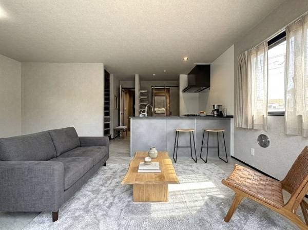 スタイリッシュなLDKです。家具等はCGで作成したイメージです。