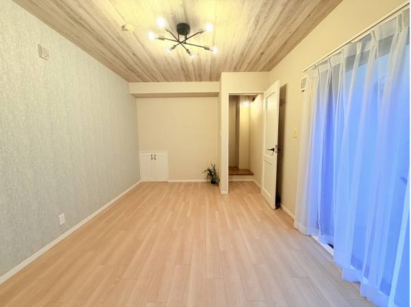 メゾネットなので、下にお部屋あります。