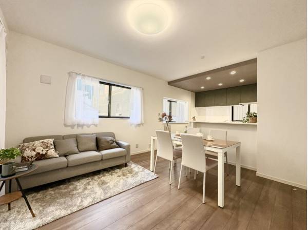 ナチュラルテイストで温かみのある室内空間に。