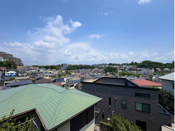 バルコニーからの眺望　心地よい風が家の中を吹き抜けます