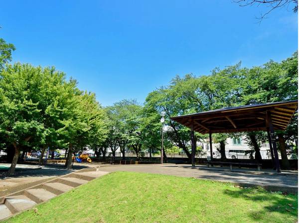 柄沢公園まで徒歩4分 (約270ｍ)