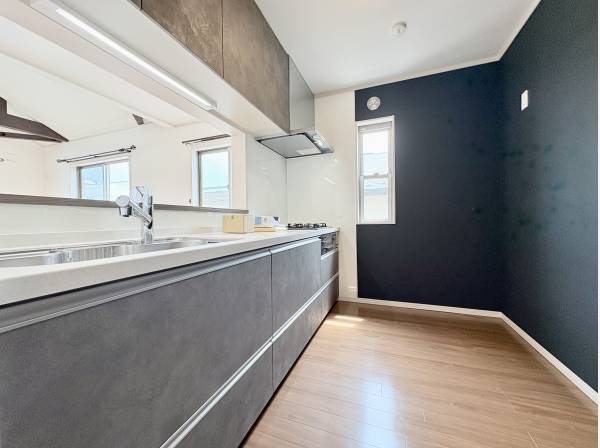 収納性と広さを備えたキッチンスペース