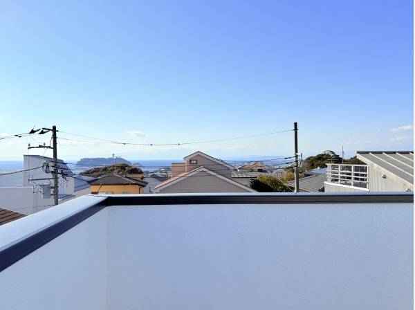 海・江ノ島・富士山を望む高台