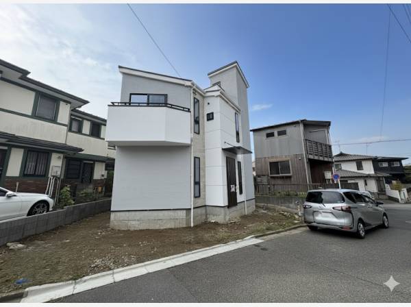 建物外観です、前面道路もゆとりがありアクセスもスムーズです