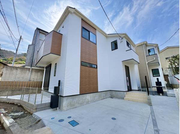 ゆとりのある駐車場です。