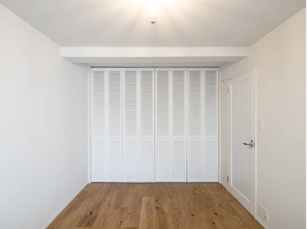 約7帖の主寝室/大型の収納も完備