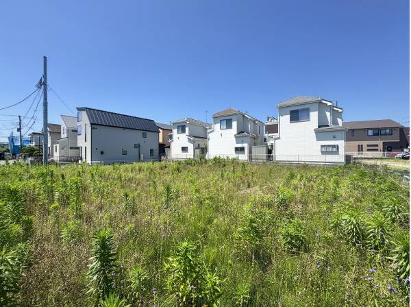 降り注ぐ太陽と心地よい風を感じられる開放的な空間