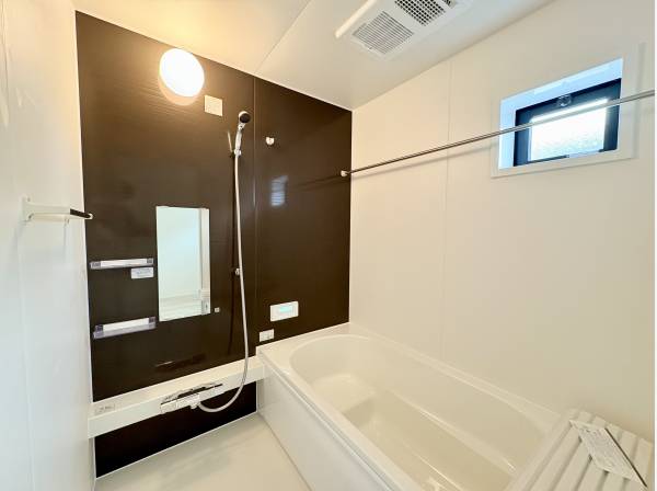 浴室乾燥機のついたバスルーム