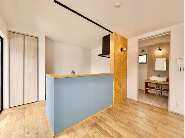 キッチンは対面式なのでリビング側を見渡すことが出来ます