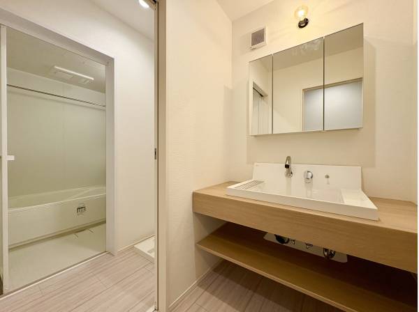 水回りはパウダールーム・ランドリールーム・バスルームと3つに分かれてます