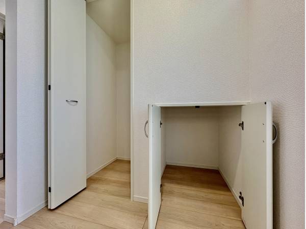 リビングには収納スペースがしっかりあります。