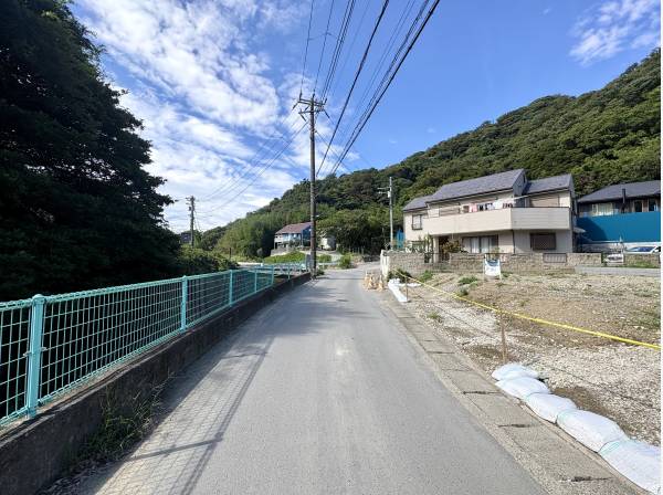 自然が子供の遊び場になる。家族の記憶を豊かに刻む、葉山の暮らし。