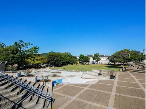 なでしこ公園まで徒歩10分（約750m）