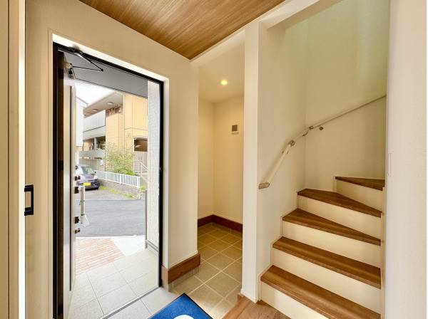 SICには靴やアウターを収め、常に美しく整った空間でゲストを迎えます