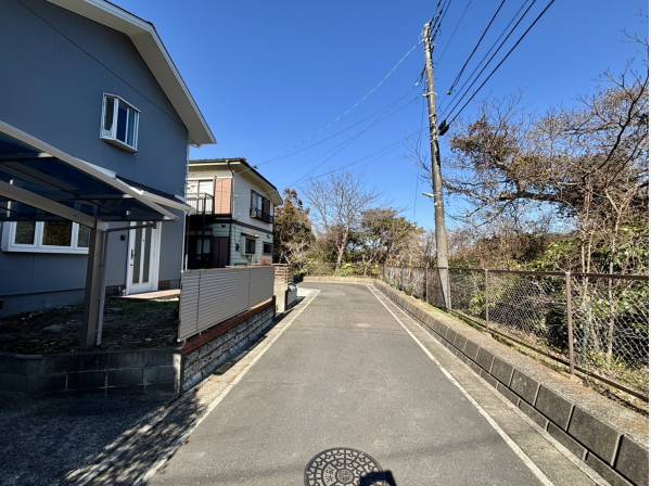 前面道路の様子。雰囲気がとてもいいです。