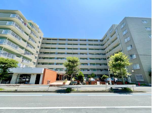 駐車場も平置きの専用使用ができます