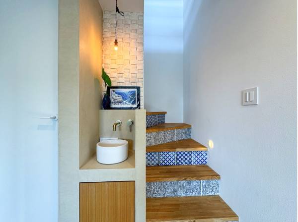 玄関ホールのオシャレな手洗い