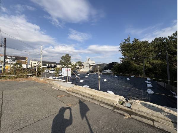 南東側は防砂林となっていて緑も望むロケーション