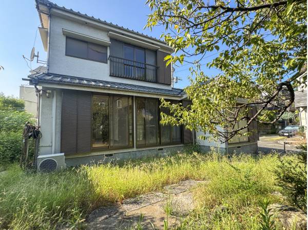 南東側には広いお庭が広がりテラスなど設けるのもいいですね