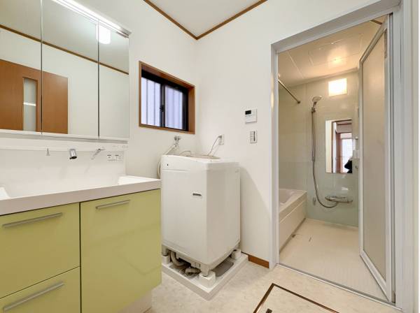 2022年のリフォームで洗面化粧台とユニットバスを交換しています