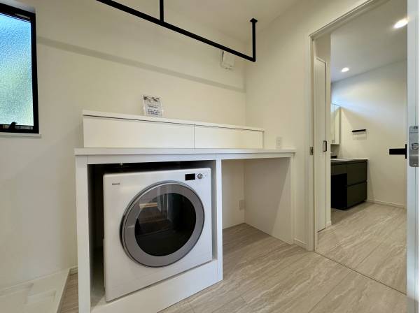 9kgデラックスタイプ乾燥機を備付/配管の露出が無い為スッキリ