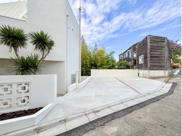 《parking》2台分駐車可能