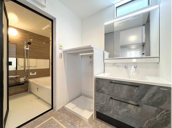 ワンフロアにまとめられた快適な水周り同線