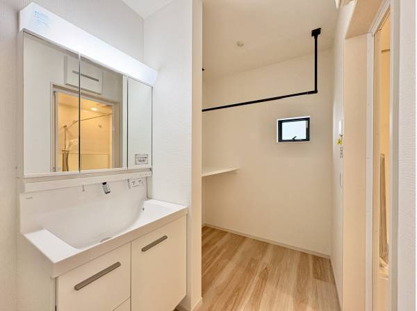 清潔感のある色合いで統一され、スッキリとした印象を受けます