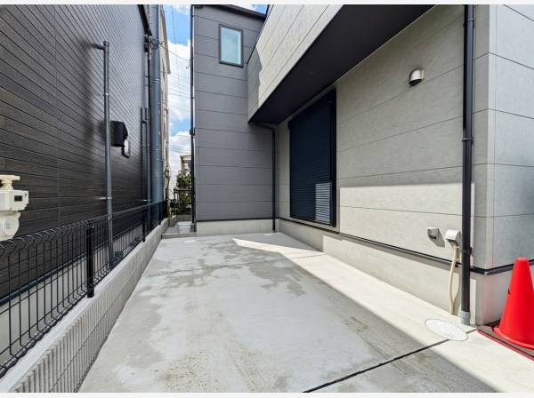 リビングから直接荷物を積み込めるカースペース