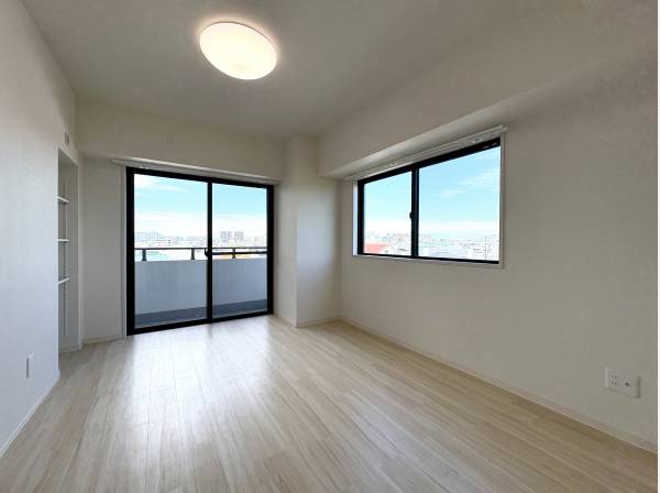 洋室です。角部屋ならではの２面採光