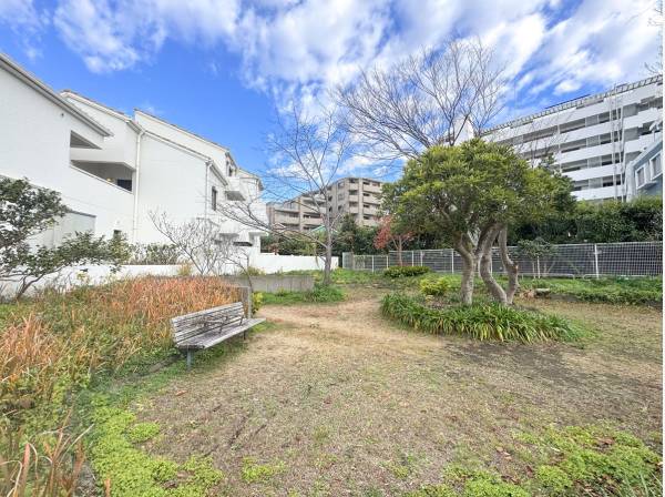 緑が浜第一公園まで徒歩4分j（約270m）