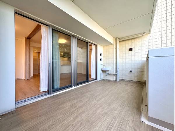 ワイドタイプのバルコニー