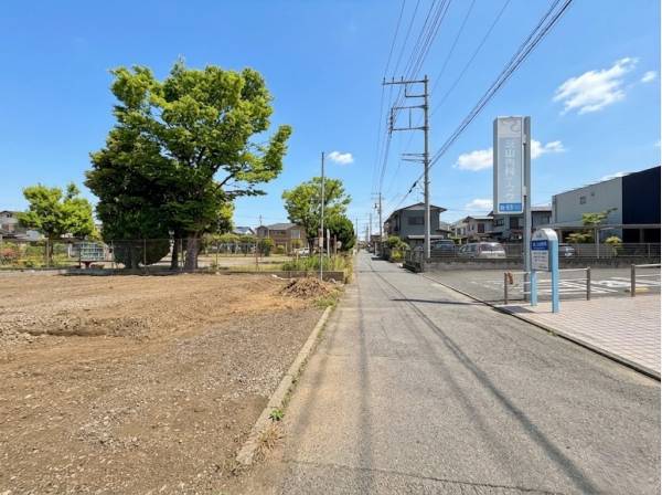 前面道路も広々、大通りから一本入っているので静かな環境です