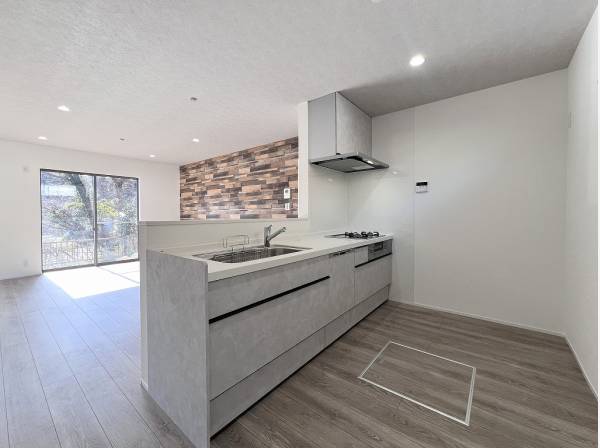 陽当たりも良く開放的な南西向きLDK
