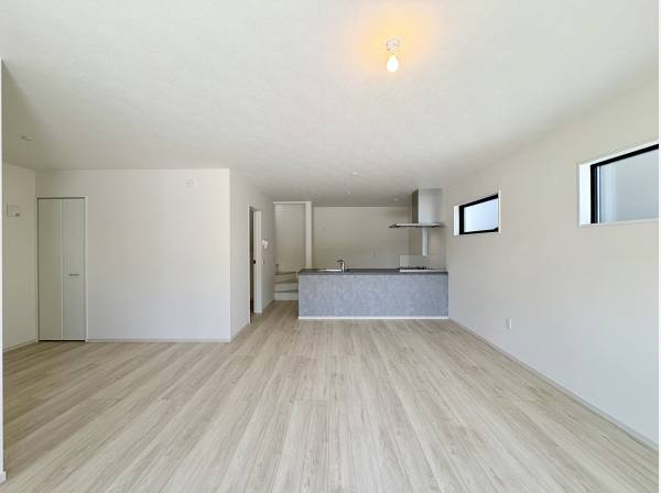 LDK約17帖の開けた空間です