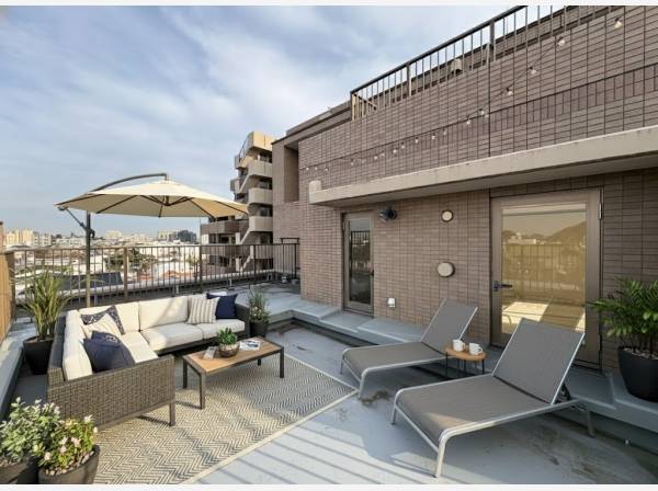 約34㎡のゆとりあるルーフバルコニー（家具はイメージです）