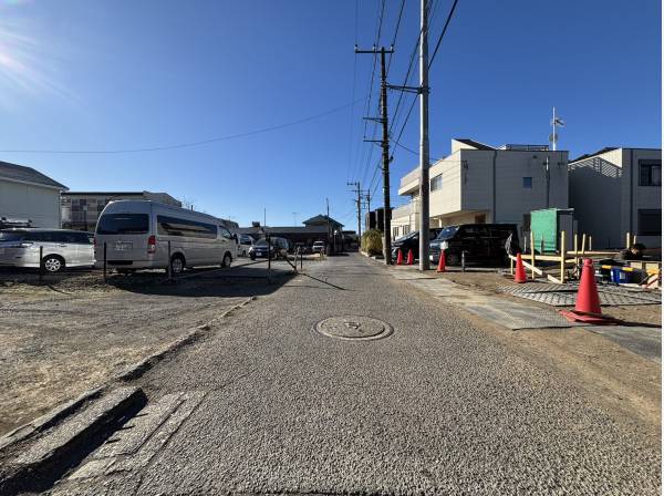 前面道路は広々としております