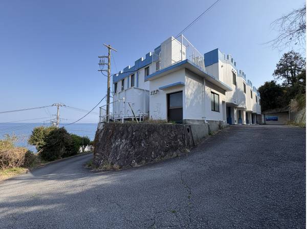 敷地内には客室数１０室のホテルが建っています