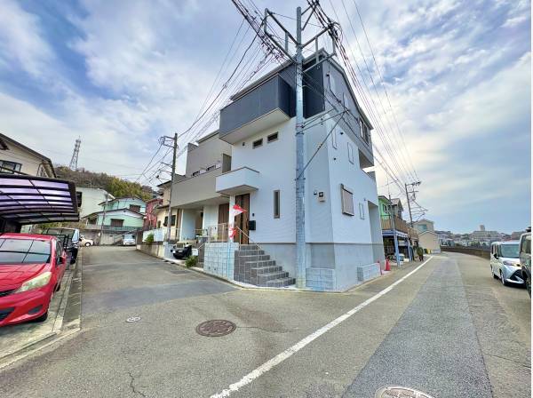 飽きのこないシンプルモダンな外観です。