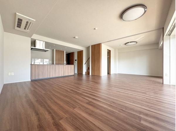 LDKと隣接する洋室を一体利用することで約29帖もの広い空間が現れます