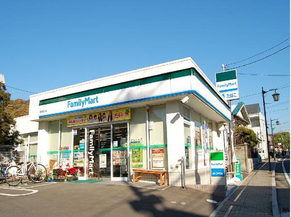 ファミリーマート長谷店まで徒歩1分(約80ｍ)