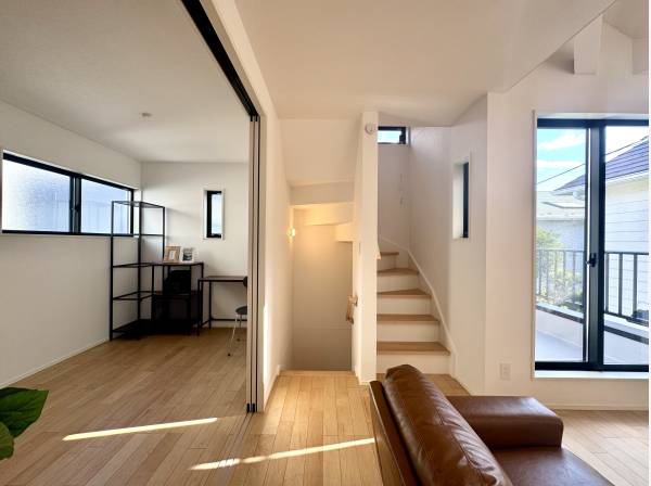 リビンの隣には使い勝手が良い居室を完備