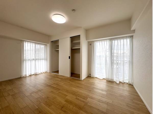 洋室は２面彩光で日当たりと風通しが良好です。