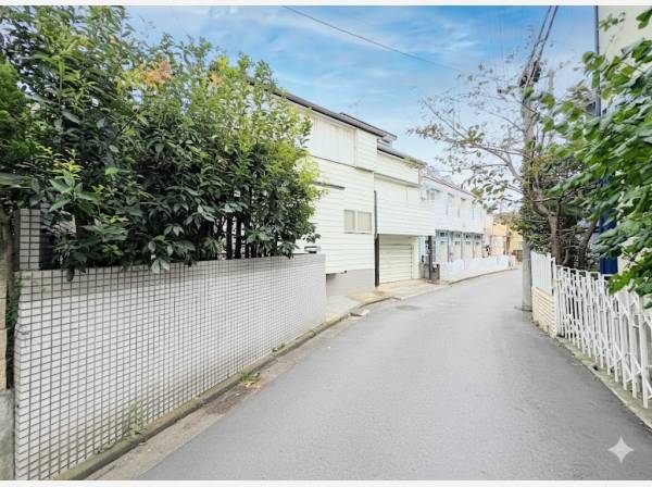 閑静な住宅街ですが、利便性も良好です