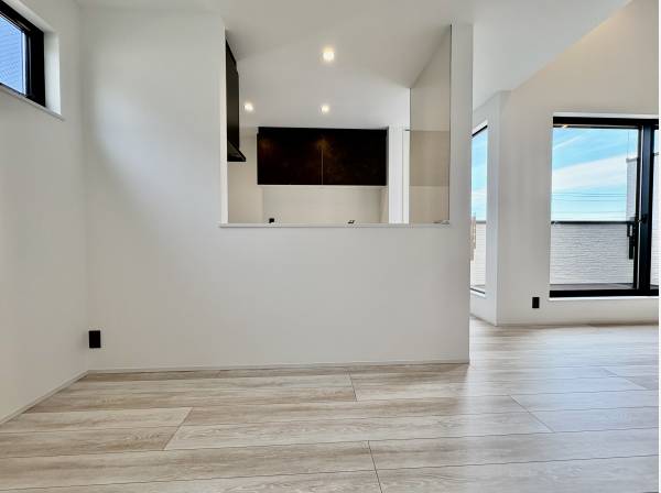 カウンターキッチンなので目の前から料理が出てきます♪