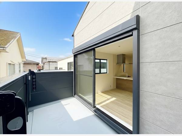 洗濯物がよく乾きそうな、ゆとりあるバルコニー